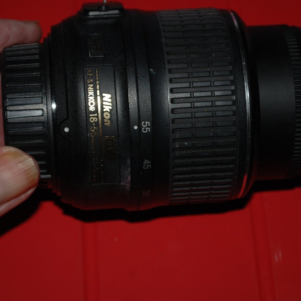 NIKON 18-55 ZOOM LENS